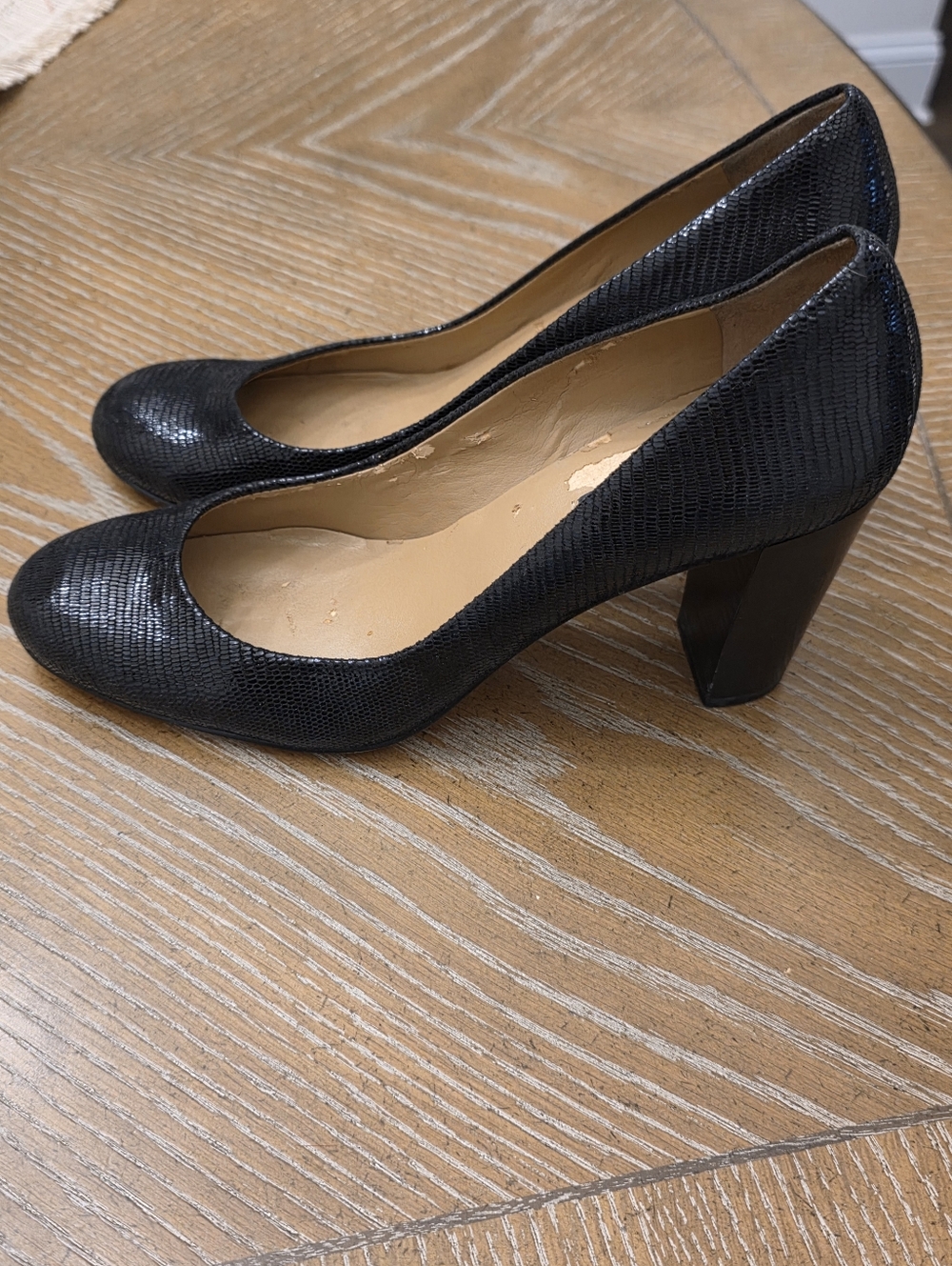 Ann Taylor Black Scaley Pumps Size 7.5